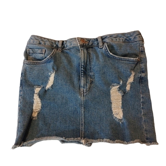 FOREVER 21 Ladies Distressed Mini Skirt- 28 - Picture 3 of 6